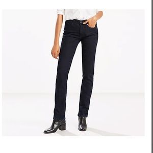 Levi’s classic straight jeans size 4